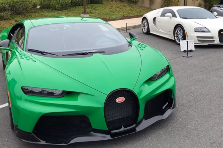 Bên cạnh những chiếc siêu xe hiện đại còn có sự xuất hiện của những dòng xe cổ, được các khách hàng trung thành của Bugatti đem tới “khoe dáng” tại sự kiện Pebble Beach Concours d'Elegance.