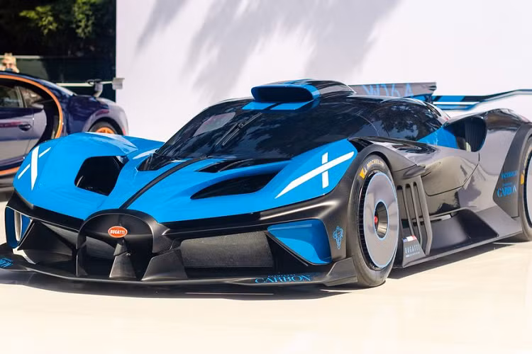Bugatti Bolide hoàn toàn mới được sản xuất giới hạn chỉ 40 chiếc và có mức giá khởi điểm 4,8 triệu USD (tương đương 109,5 tỷ đồng)