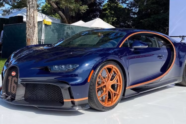 Chiron Pur Sport sở hữu khối động cơ W16 8.0L với bốn bộ tăng áp, sản sinh ra công suất tối đa 1.479 mã lực nhưng đã được tinh chỉnh lại về hiệu suất hoạt động ở các dải vòng tua máy.