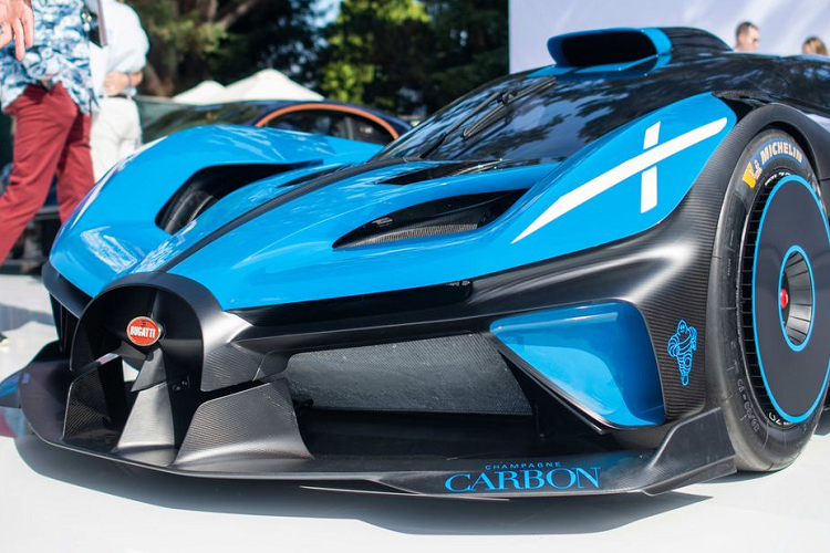 Bugatti Bolide được thiết kế tối ưu tính khí động học với cánh gió lớn và nhiều hốc hút gió quanh thân xe