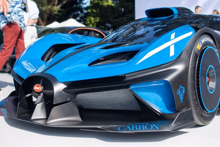 Bugatti Bolide được thiết kế tối ưu tính khí động học với cánh gió lớn và nhiều hốc hút gió quanh thân xe