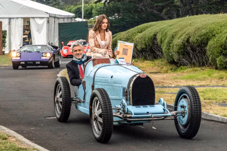 Chiếc xe cổ Bugatti Type35 B ra mắt năm 1929.