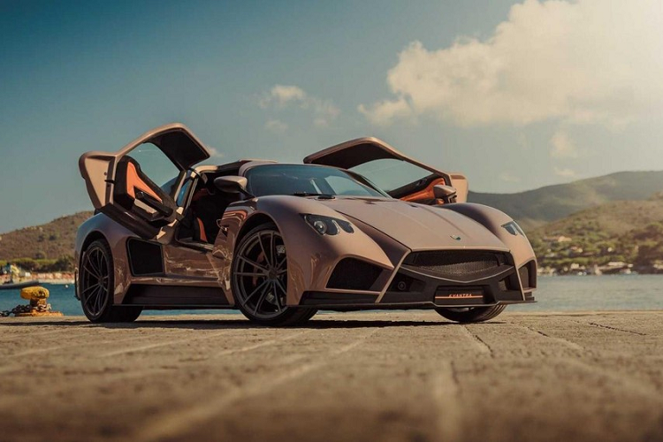 Giờ đây, Mazzanti một lần nữa khiến những người đam mê siêu xe chú ý khi ra mắt sản phẩm mới có tên Mazzanti Evantra Pura 2022 mới tại sự kiện Florence Biennale 2021 ở Ý.