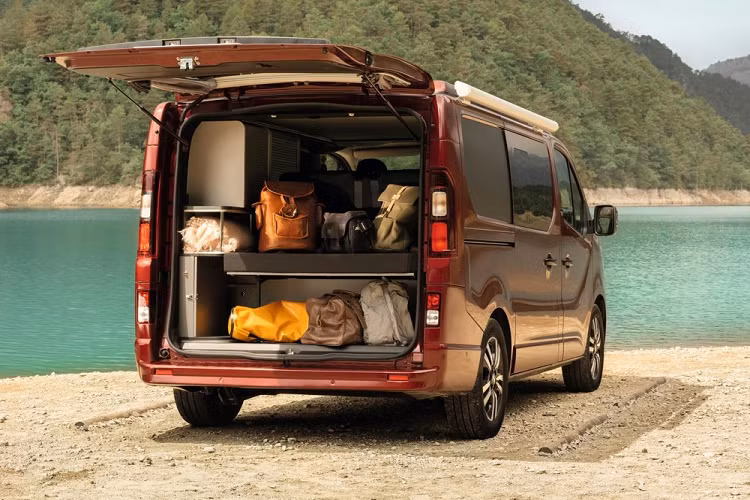 Nhà di động Renault Trafic SpaceNomad được chế tạo dựa trên một mẫu van thử nghiệm trước đây ở Thụy Sĩ. Bởi thử nghiệm đó đã thành công, công ty đang mở rộng thị trường của mẫu xe van cắm trại sang Áo, Bỉ, Đan Mạch, Pháp và Đức trong năm 2022.