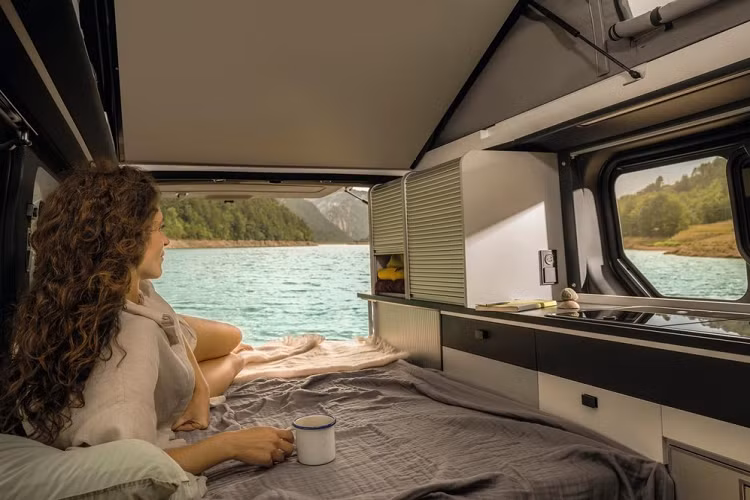 Như tên gọi gợi ý, chiếc xe cắm trại này dựa trên mẫu Trafic mới, và có sẵn các cấu hình chiều dài 5.080 mm và 5.480 mm. Xe cũng cung cấp các cấu hình 4 và 5 chỗ ngồi cũng như hộp số sàn và tự động cùng các động cơ với công suất từ 108 - 168 mã lực.