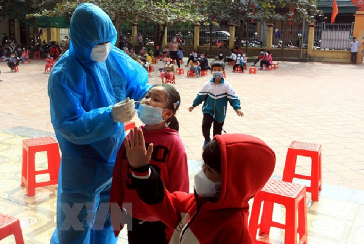 Thanh Hoa: Cach ly tap trung 131 hoc sinh, giao vien do co ca F0