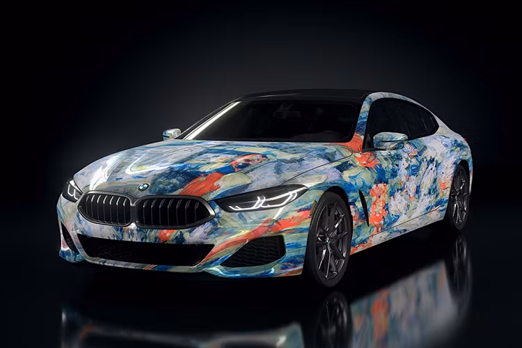Những người nghệ sỹ sáng tác đã sử dụng công nghệ trí tuệ nhân tạo “StyleGAN” mã nguồn mở của Nvidia để tham chiếu chéo hơn 50.000 hình ảnh của các tác phẩm nghệ thuật trải dài trong 900 năm lịch sử nghệ thuật và một bộ sưu tập gồm 50 tác phẩm từ các nghệ sĩ đương đại nổi tiếng và những tác phẩm mới nổi mà BMW đã ứng dụng trong hơn 50 năm qua.