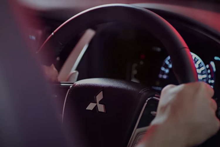 Bản 2.4 GT-Premium 2WD sẽ có những trang bị đáng chú ý như ghế phụ lái chỉnh điện 8 hướng, bảng đồng hồ kỹ thuật số toàn phần với màn hình LCD 8 inch, hệ thống lọc không khí Nanoe,...