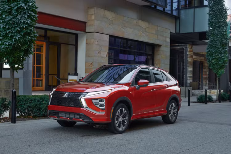 Mitsubishi Eclipse Cross bản ES tiêu chuẩn có giá từ 24.600 USD. Nếu lựa chọn thêm hệ dẫn động 4 bánh S-AWC, khách hàng phải trả thêm 1.600 USD.