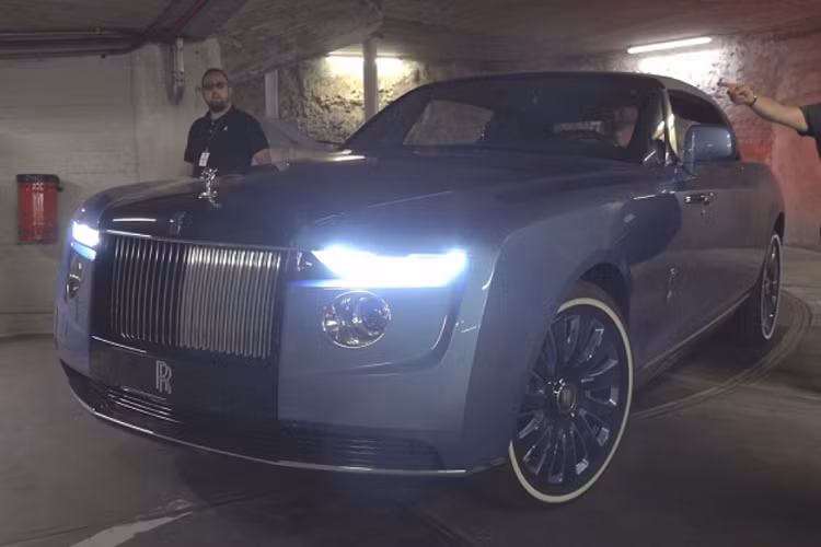 Một số chiếc xe đáng chú ý khác trong “bãi đỗ xe thiên đường” có thể kể đến như Lamborghini Countach với logo đội đua Waler Wolf Racing, Mercedes CLK GTR bản giới hạn 26 chiếc toàn cầu hay Ferrari F50 màu đen Nero Daytona giới hạn 4 chiếc.