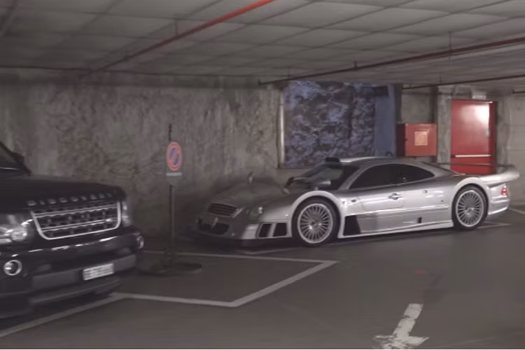 Isdera Commendatore 112i là mẫu siêu xe được chế tạo vào năm 1993 với mục đích tôn vinh Enzo Ferrari - “Cha đẻ” hãng xe “ngựa chồm”.