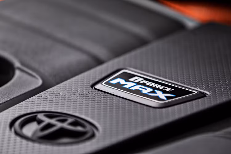 Về động cơ, Toyota Tundra thế hệ mới được đồn đoán sẽ loại bỏ động cơ xăng V8 5.7L hút khí tự nhiên và chuyển sang dùng động cơ xăng V6 3.5L tăng áp kép (Twin-turbo), dòng động cơ này khả năng được chia sẻ từ dòng Land Cruiser thế hệ mới mang công suất tối đa 409 mã lực và mô-men xoắn cực đại 700Nm.