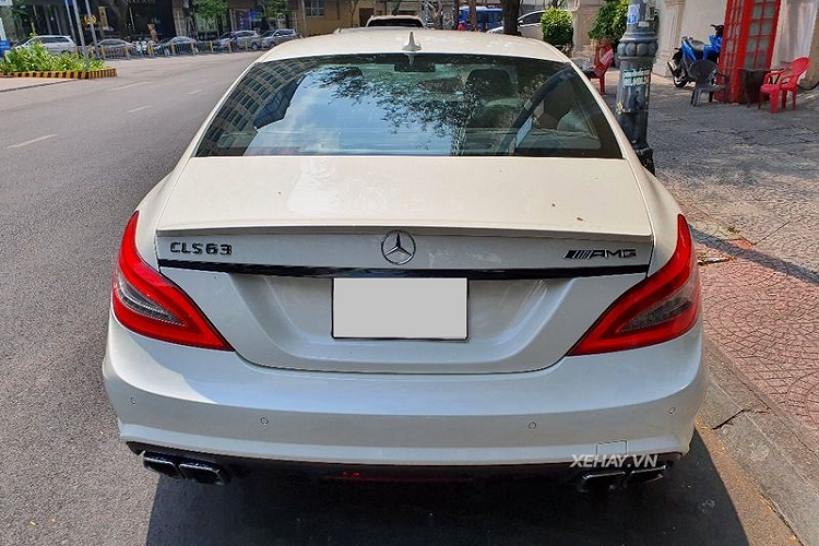 Tại Việt Nam, số lượng của CLS 63 khá ít, chỉ khoảng 3 - 4 chiếc. Giá xe Mercedes-AMG CLS 63 khi mới về Việt Nam được cho là khoảng 7 tỷ đồng. 