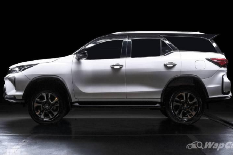 Chưa dừng lại ở đó, Toyota Fortuner 2022 được hy vọng rằng sẽ có bộ tính năng an toàn chủ động Toyota Safety Sense mở rộng, gồm các hệ thống hỗ trợ lái tiên tiến và khả năng kết nối được nâng cấp.