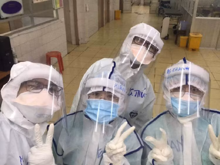 Thuong “nong” nu bac si vat sua nuoi benh nhi Covid-19-Hinh-2