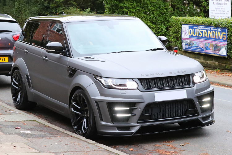 Chiếc SUV sử dụng động cơ siêu nạp V8 5.0L cho ra công suất 680 mã lực và mô-men xoắn 681 Nm. Động cơ này đã được tinh chỉnh tăng thêm 130 mã lực so với sức mạnh 550 mã lực của xe nguyên bản. Ảnh: Eamonn/James Clarke.