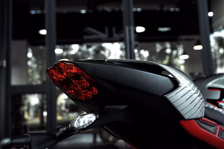 Triumph Speed Triple vẫn luôn là dòng xe đặt ra những tiêu chuẩn mới với những thay đổi mang tính cách mạng, thay đổi cuộc chơi trong phân khúc nakedbike 1.000cc.