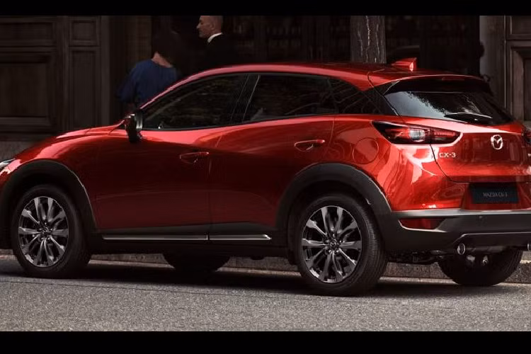 Tiếp theo, Mazda CX-3 2021 cũng được bổ sung một số công nghệ an toàn mới, bao gồm việc đưa bộ hỗ trợ lái i-Activsense trở thành tiêu chuẩn trên mọi chiếc CX-3 2021.