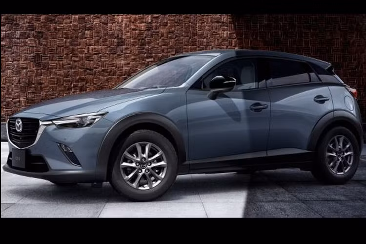 Mazda CX-3 2021 tại thị trường Malaysia có tất cả 5 lựa chọn màu ngoại thất, gồm đỏ Soul Red Crystal, trắng Snowflake White Pearl, xanh dương Deep Crystal Blue, xám Machine Grey và màu xám Polymetal Grey mới. Mức giá xe Mazda CX-3 2021 mới tại Malaysia là 130.729 RM (tương đương khoảng 731 triệu đồng), tăng nhẹ so với trước.