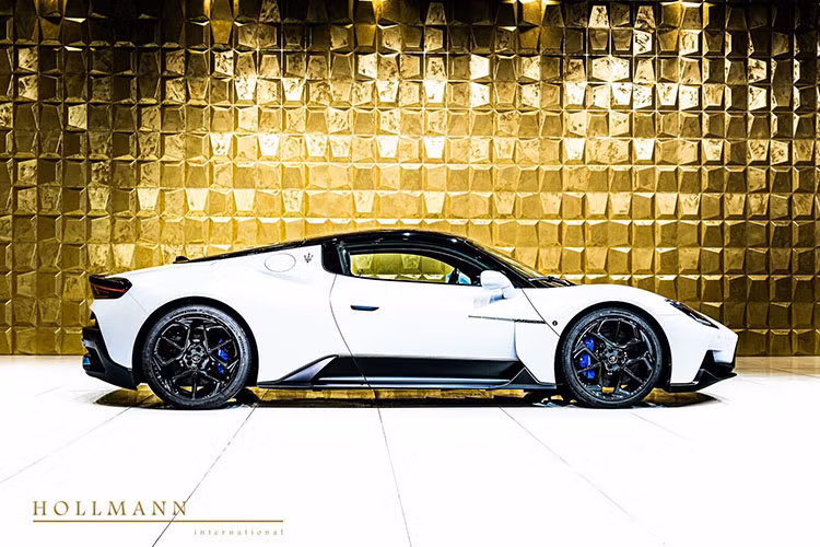 Đây là nơi bán 2 chiếc siêu xe mui trần Ferrari 488 Pista Spider cho các công ty nhập khẩu tư nhân trong nước cũng như rất nhiều siêu xe khác và cả siêu phẩm dòng xe siêu sang là Mercedes-Maybach S650 Pullman.