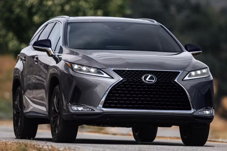 Lexus vừa công bố phiên bản giới hạn Black Line cho mẫu SUV RX L 2022 với nhiều nâng cấp về ngoại hình và nội thất đặc biệt. Theo thông tin do Lexus đưa ra, hãng chỉ cho xuất xưởng tổng cộng 495 xe Lexus RX L 2022 Black Line Limited Edition trên toàn cầu.