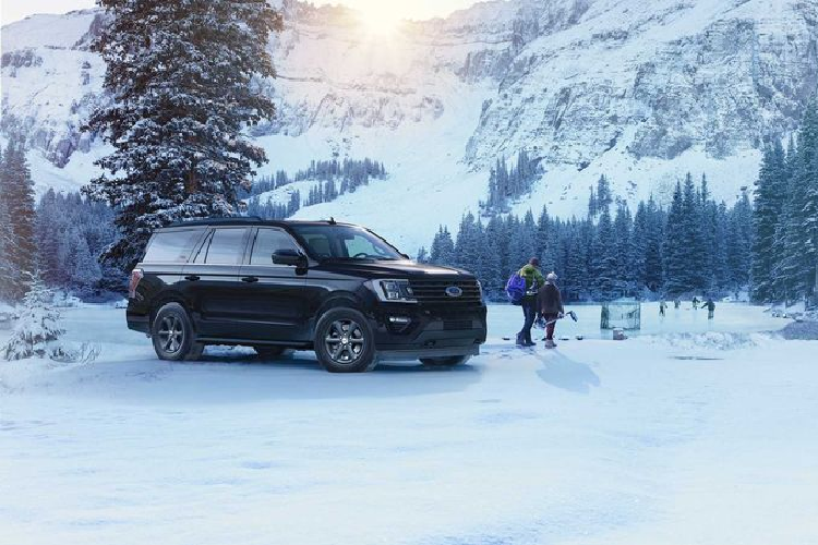 Với gói Heavy Duty Trailer Tow Package, Expedition XL STX 2021 dẫn động một cầu tiêu chuẩn có sức kéo tới 4.218 kg, nhỉnh hơn cả Expedition XL STX 4WD (4.173 kg). Ford cho biết đó đều là những con số tốt nhất trong phân khúc. 