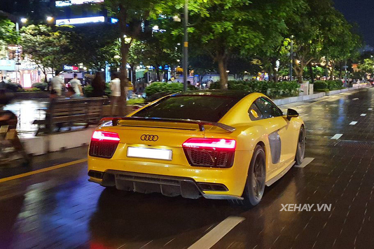 Audi R8 V10 Plus ra mắt công chúng tại triển lãm Geneva Motor Show năm 2015, kế thừa những thành công mà thế hệ tiền nhiệm mang lại với tổng số 27.000 chiếc R8 Type 42 đã được bán ra trên toàn cầu. Ở thế hệ R8 Type 4S này, Audi đã lược bỏ đi phiên bản sử dụng động cơ V8 trên thế hệ đầu tiên, giúp cho R8 có thể cạnh tranh với những đối thủ sừng sỏ như Mercedes-Benz AMG GTS, Porsche 911 Turbo và McLaren 570S.