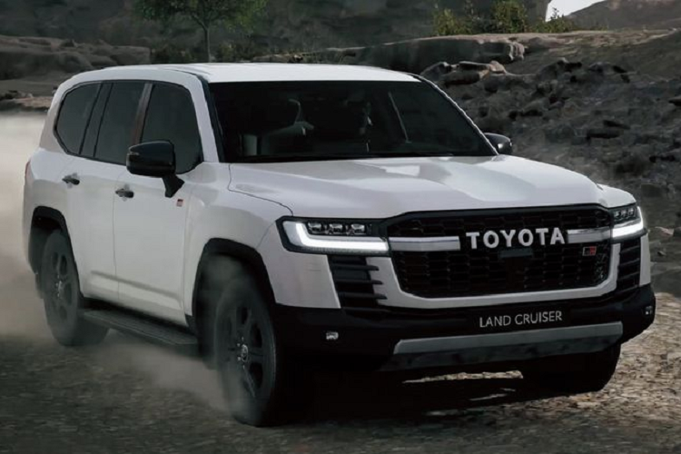 Có thể chiếc SUV hạng sang sẽ dùng chung nền tảng TNGA-F giống như Toyota Land Cruiser và chia sẻ cả tùy chọn động cơ tăng áp kép V6 3.5L sản sinh công suất 409 mã lực và mô-men xoắn cực đại 650 Nm tương tự như Land Cruiser LC300 mới.