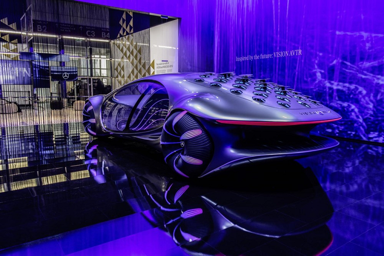 “Mercedes-Benz đang thiết lập một cột mốc quan trọng khác trong việc hợp nhất con người và máy móc bằng cách nghiên cứu và phát triển các ứng dụng giao diện trí não máy tính trong ôtô Mercedes-Benz. Ví dụ, công nghệ BCI có tiềm năng nâng cao hơn nữa sự thoải mái khi lái xe trong tương lai”, Britta Seeger, thành viên Hội đồng quản trị của Daimler AG và Mercedes-Benz AG, cho biết trong một tuyên bố.