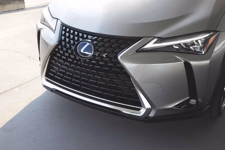 Phiên bản Lexus UX 250 mới sử dụng hệ dẫn động bốn bánh cùng động cơ xăng 2.0 lít có hiệu năng được cải thiện nhờ kết hợp với động cơ điện phát triển riêng, từ đó giúp UX 250 sản sinh mức công suất 181 mã lực.