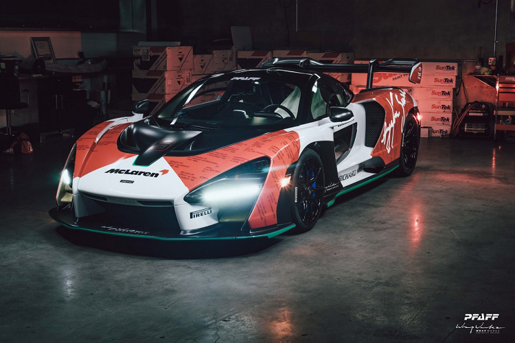 Toàn bộ sức mạnh này sẽ truyền về trục bánh sau của McLaren Senna thông qua hộp số ly hợp kép 7 cấp, nhờ đó, siêu phẩm hypercar này chỉ cần thời gian 2,8 giây để tăng tốc từ vị trí xuất phát lên 100 km/h. Tốc độ tối đa của siêu xe McLaren Senna ngang bằng với McLaren 720S là 341 km/h.