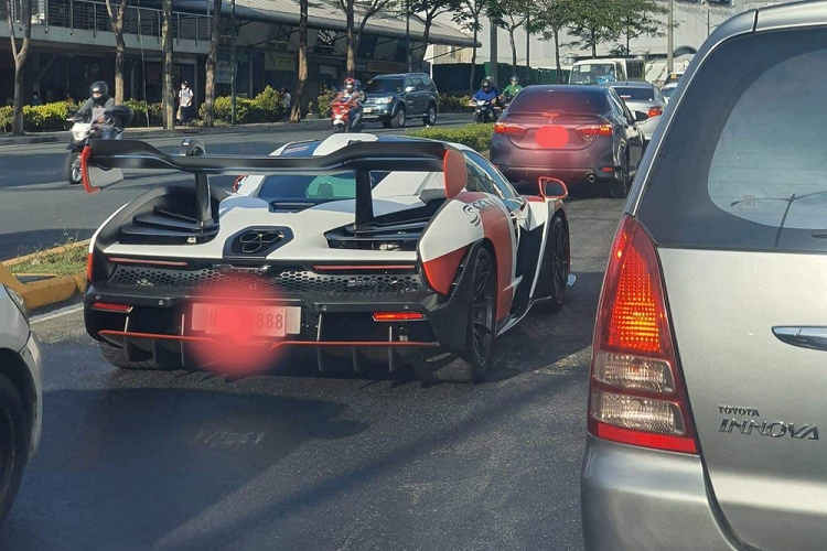 Số lượng siêu xe McLaren Senna tại Đông Nam Á có thể đã hơn 18 chiếc, trong đó, giới nhà giàu Việt sở hữu đúng 1 xe chính là chiếc McLaren Senna thuộc sở hữu Hoàng Kim Khánh. Giá bán siêu xe McLaren Senna ở nước ngoài là 1 triệu đô la và rất có thể giới nhà giàu Philippines phải chi ra hơn 2,2 triệu đô la để lái mẫu xe hypercar McLaren Senna trên đường.