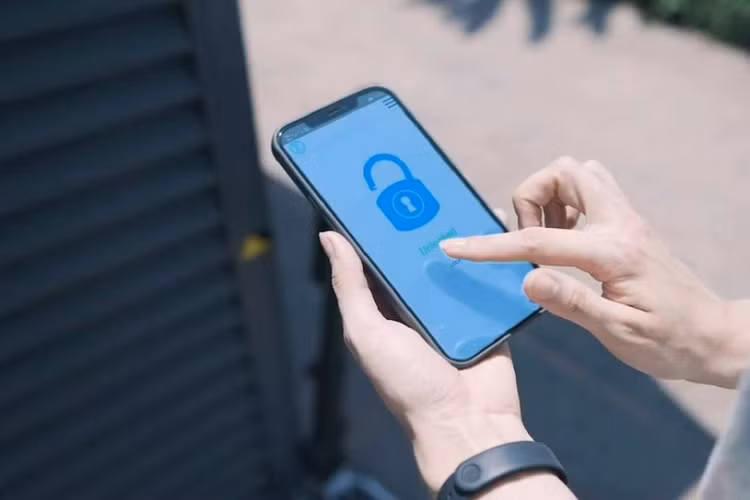 Nếu người mua lựa chọn Blizwheel bản tiêu chuẩn hoặc Air Special, bạn sẽ nhận được phạm vi hoạt động của pin là 13 km và tốc độ tối đa là khoảng 20 km/h. Phiên bản Pro tăng những con số đó ở 24 km cho phạm vi hoạt động và 24 km/h cho tốc độ tối đa.