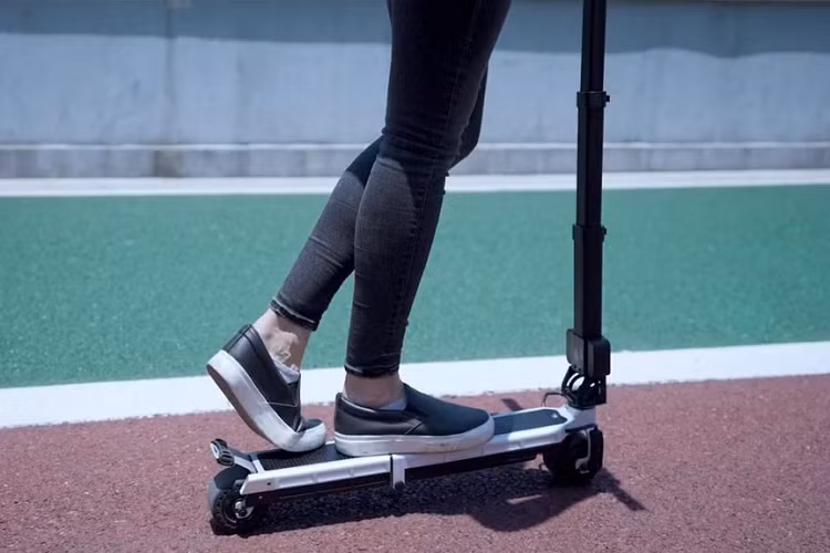 Phiên bản tiêu chuẩn chỉ nặng 3,9 kg, trong khi Air Special thậm chí còn nhẹ hơn thế với trọng lượng 3,5 kg. Phiên bản Pro là “nặng nhất” trong ba phiên bản khi nặng đến 5,4 kg. Tải trọng tối đa của hai phiên bản đầu là 80 kg, còn riêng phiên bản Pro có tải trọng 90 kg. Có lẽ trọng lượng bổ sung đã khiến bản Pro có độ chống chịu tốt hơn cả, và chở được tải trọng cao hơn.