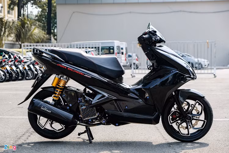 Theo chủ xe, dàn trang bị trên chiếc Air Blade này có tổng giá trị hơn 200 triệu đồng, chưa tính các chi phí phát sinh và giá xe nguyên bản.