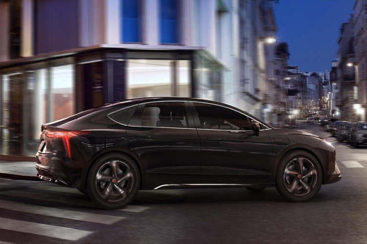 Mobilize Limo sẽ được ra mắt công khai tại IAA 2021 ở Munich, Đức, nơi một đội xe gồm 40 chiếc sẽ được triển khai để chứng minh các dịch vụ của nó. Điều quan trọng cần lưu ý là những chiếc xe này sẽ không được bán cho công chúng, mà chỉ được cung cấp thông qua hợp đồng cho thuê với Mobilize, được quản lý bởi RCI Bank and Services.