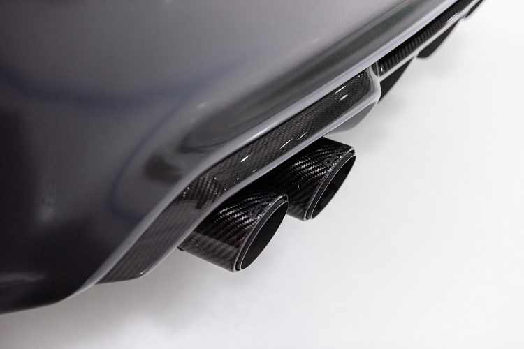 Ở giai đoạn nâng cấp cuối cùng, G-Power sẽ nâng cấp bộ tăng áp và thay đổi kim phun nhiên liệu mới. Tổng công suất mà chiếc M2 CS với trọn gói nâng cấp rơi vào mức 651 mã lực, mô-men xoắn cực đại 800 Nm. Với sức mạnh này, BMW M2 CS mạnh hơn 55 mã lực và 260 Nm so với mẫu xe thể thao Ferrari 458 Speciale.