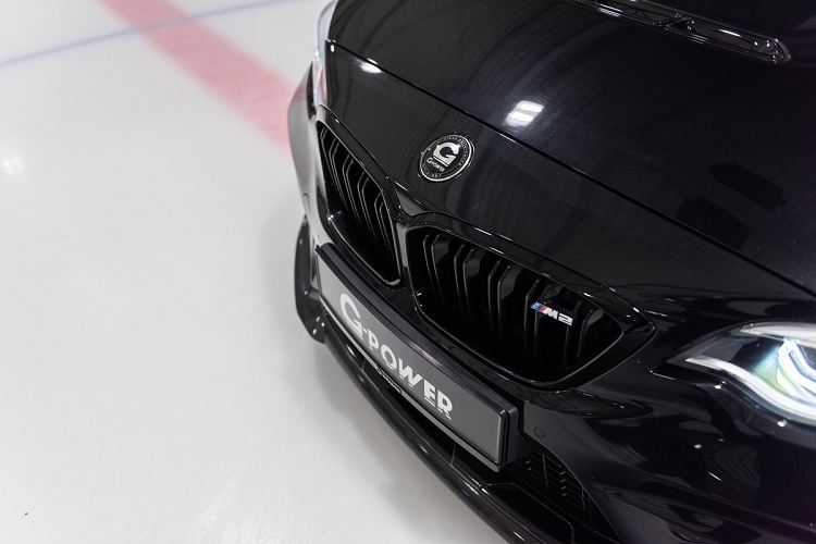 Ở giai đoạn đầu tiên, G-Power độ BMW M2 CS hệ thống phần mềm, cùng với đó là bổ sung thiết bị khóa trung tâm trục khuỷu nhằm bảo vệ động cơ sau khi được tăng sức mạnh. Với việc tinh chỉnh phần mềm, khối động cơ bi-turbo 3.0L đạt mức công suất 493 mã lực và mô-men xoắn cực đại 650 Nm. So với M2 CS tiêu chuẩn, chiếc xe nay đã mạnh hơn 49 mã lực và 100 Nm.