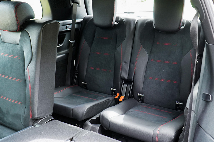 Mặc dù trên thông số kỹ thuật, động cơ này có công suất khá khiêm tốn. Tuy nhiên đó là thông số trên giấy, những ai có dịp cầm lái thử GLB 200 thì sẽ không chê động cơ 1.3L tăng áp này.