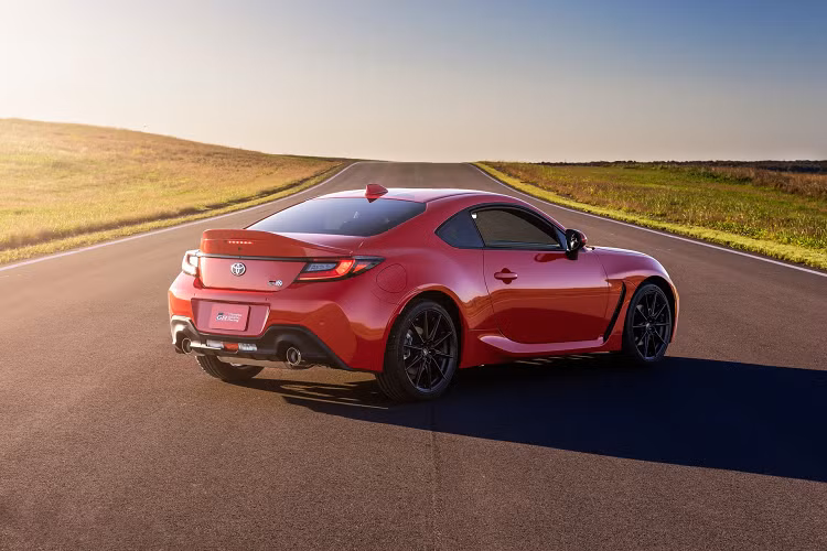 Dù không được trang bị bộ tăng áp, nhưng động cơ này cũng đã tăng 23 mã lực và 38 Nm so với "tiền nhiệm". Khả năng tăng tốc 0-96 km/h giảm từ 7 giây xuống 6,1 giây, phiên bản hộp số sàn 6 cấp có khả năng bứt tốc 0-96 km/h trong 6,6 giây, cải thiện 1,4 giây so với trước đây.