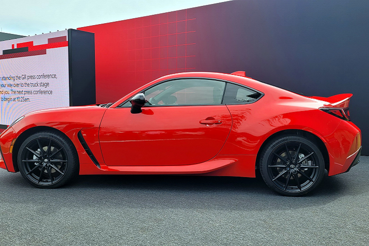 Mẫu xe này được giới thiệu vào tháng 4 và đã chính thức có mặt tại Mỹ. Toyota GR 86 thế hệ mới được dự kiến bán ra vào cuối năm nay.