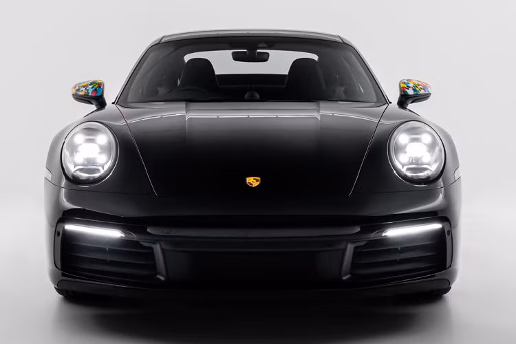 Chiếc xe cũng là mình chứng cho những thành tựu mà Porsche Nam Phi sẽ đạt được cũng như sự sáng tạo và linh hoạt của đội ngũ chúng tôi để đáp ứng được những yêu cầu mang tính khác biệt như thế này. Khách hàng của Porsche có sẵn vô số lựa chọn thông qua Porsche Exclusive Manufaktur để biến chiếc Porsche của họ trở nên hoàn toàn riêng biệt, nhưng khi một khách hàng như Nelson chọn làm điều gì đó phi thường, chúng tôi rất vui được đáp ứng mong muốn của anh.”