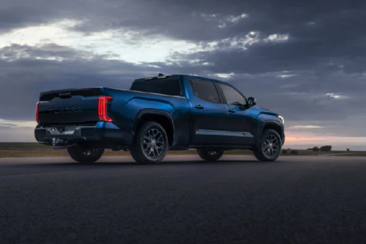 Giống như Toyota Tundra thế hệ trước, Tundra thế hệ mới sẽ được lắp ráp tại nhà máy Toyota Motor Manufacturing Texas (TMMTX) ở San Antonio. Toyota Tundra 2022 sẽ được bán ra tại thị trường Mỹ vào cuối năm nay.