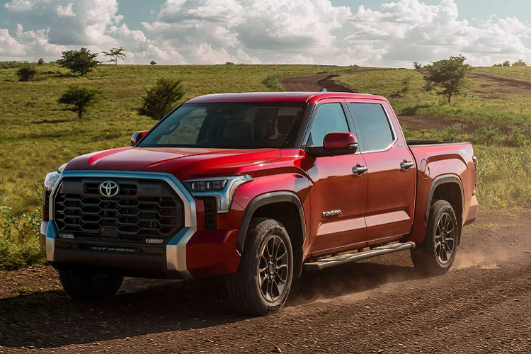 Giá xe Toyota Tundra 2022 sẽ được công bố gần ngày bán ra thị trường. Sau khi được bán ra, xe sẽ cạnh tranh trực tiếp với Ford F-150 hay RAM 1500 trong phân khúc bán tải cỡ lớn tại thị trường Bắc Mỹ.