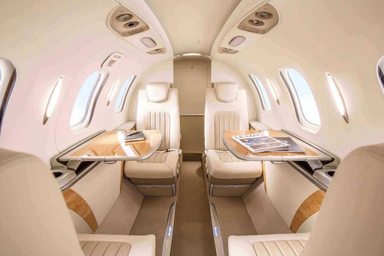 Trong khi không phỉa là đầu tiên, HondaJet là một trong số ít những mẫu máy bay sử dụng thiết kế “động cơ đặt trên cánh”. Thiết kế này đã giúp HondaJet nhận được một số giải thưởng sáng tạo và thiết kế hàng không.