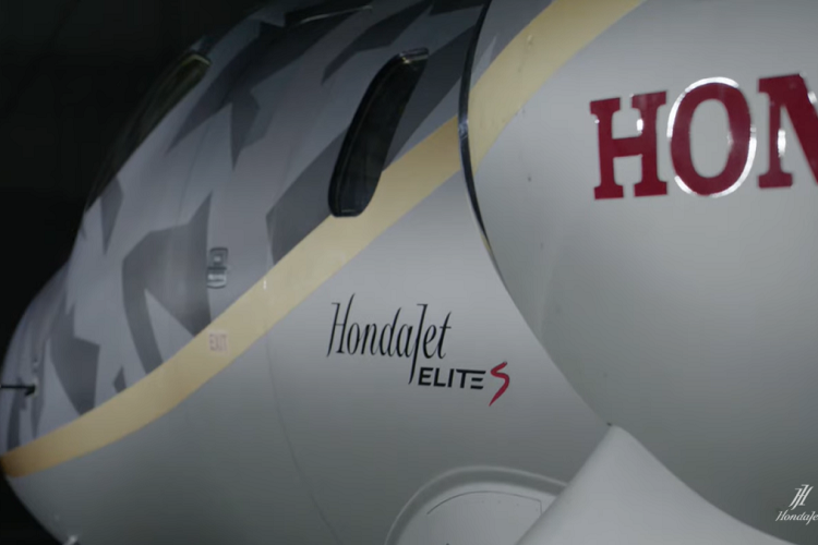 Suy xét việc HondaJet Elite S là một chiếc máy bay rất nhẹ, ASAS rõ ràng là một điểm cộng. Những bổ sung khác bao gồm các tính năng mới của FAA Data Comm và ACARS, thay thế lệnh thoại truyền thống bằng nhắn tin dựa trên văn bản. Những điều này nhằm mục đích cải thiện tính rõ ràng và hiệu quả của thông tin liên lạc, tối đa hóa sự an toàn.