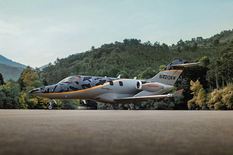 Cụ thể, mẫu máy bay vừa ra mắt được gọi là HondaJet Elite S 2022 mới với trọng lượng cất cánh tốt hơn, màu sắc ngoại thất mới, và nhiều nâng cấp khác để có chuyến bay an toàn hơn.