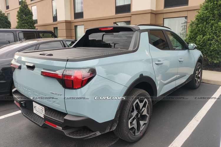 Tại Mỹ, Hyundai Santa Cruz được phân phối với 2 phiên bản động cơ khác nhau. Đầu tiên là động cơ hút khí tự nhiên 4 xy-lanh, dung tích 2.5L kết hợp hộp số tự động 8 cấp, sản sinh công suất tối đa 190 mã lực và momen xoắn cực đại 244 Nm.