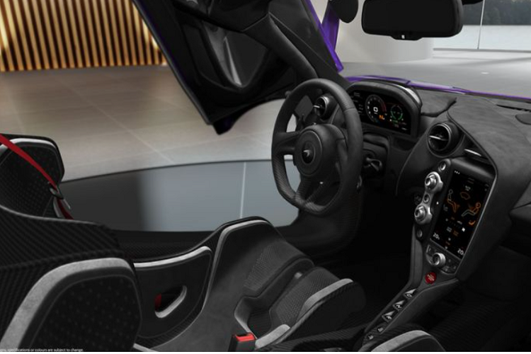 Tiếp theo, McLaren cung cấp rất nhiều gói trang trí ngoại thất cho 765LT Spider, bao gồm gói MSO Clubsport Pack bổ sung ghế đua trọng lượng nhẹ, hệ thống phanh nâng cấp, các điểm nhấn sợi carbon satin tạo cảm giác lạ mắt; hoặc gói sợi carbon ở bộ khuếch tán phía sau, bộ chia gió trước, cánh gió sau và hốc gió trên chắn bùn trước.