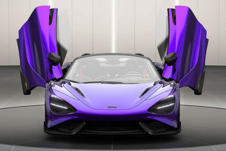 Cụ thể, mẫu siêu xe McLaren 765LT Spider có trên 40 tùy chọn màu sơn ngoại thất, bao gồm các màu đáng chú ý như tím Lantana Purple, xanh dương Vega Blue, đỏ Amaranth Red và xanh lục Serpentine. Chiếc trong bài được chọn màu tím Lantana Purple.
